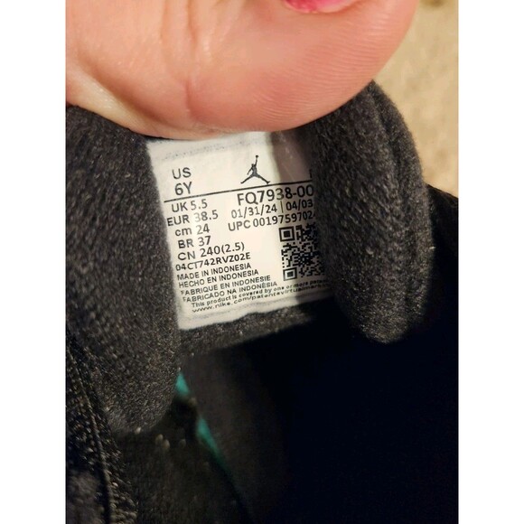 NEW Women's Size 7.5 / Youth 6- Air Jordan 4 RM Black Light Bone - Picture 5 of 7